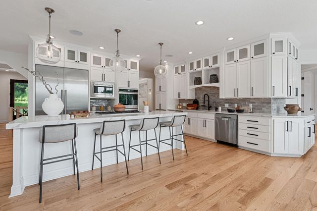 9 Red Forest Way, North Oaks, MN 55127