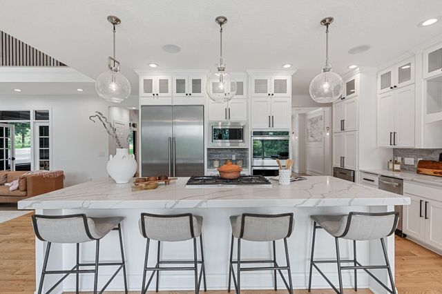 9 Red Forest Way, North Oaks, MN 55127