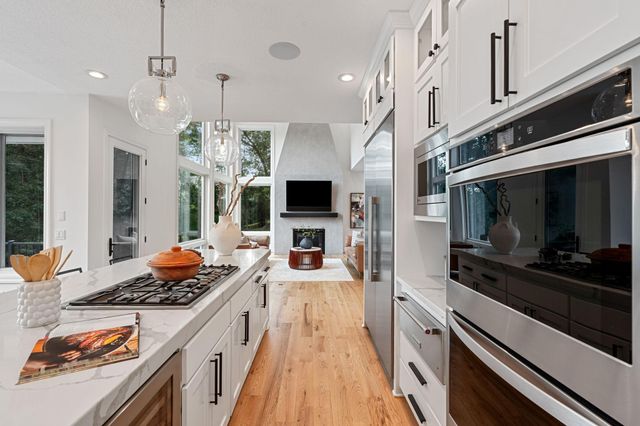 9 Red Forest Way, North Oaks, MN 55127