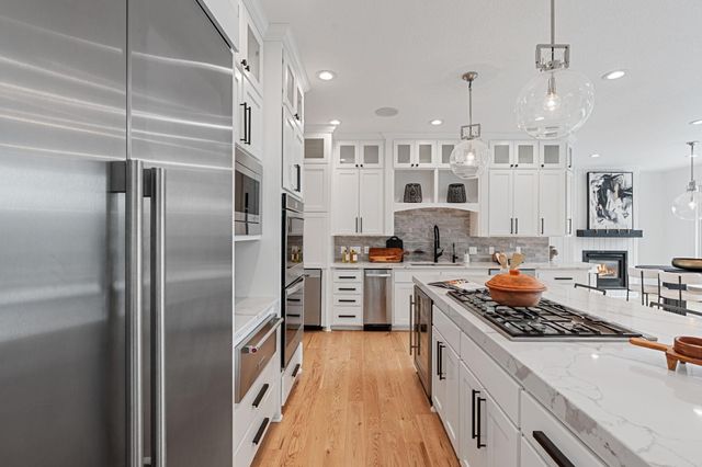 9 Red Forest Way, North Oaks, MN 55127