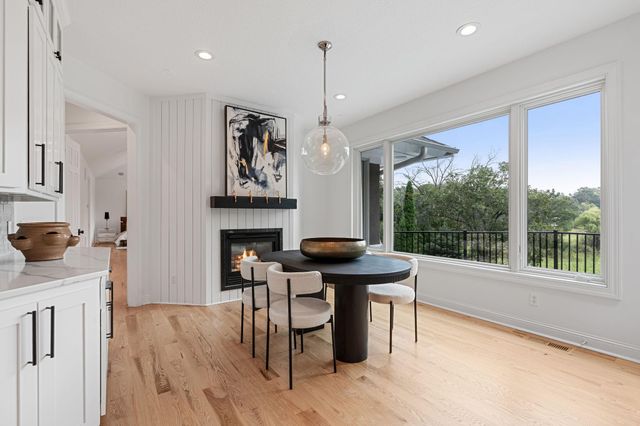 9 Red Forest Way, North Oaks, MN 55127