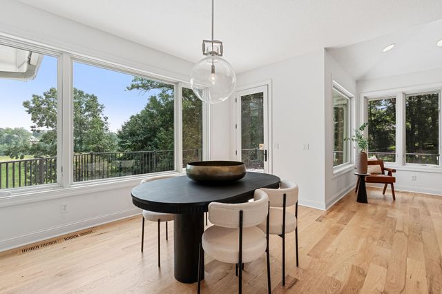 9 Red Forest Way, North Oaks, MN 55127