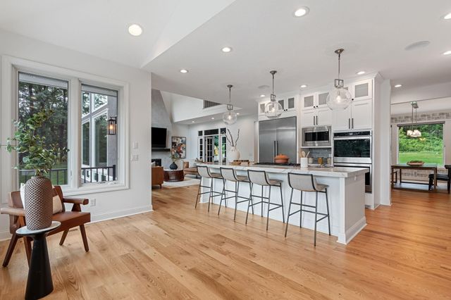 9 Red Forest Way, North Oaks, MN 55127