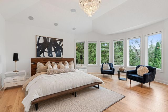 9 Red Forest Way, North Oaks, MN 55127