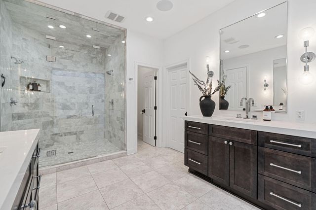 9 Red Forest Way, North Oaks, MN 55127