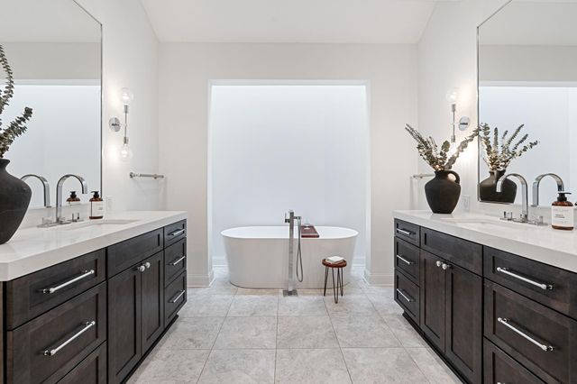 9 Red Forest Way, North Oaks, MN 55127