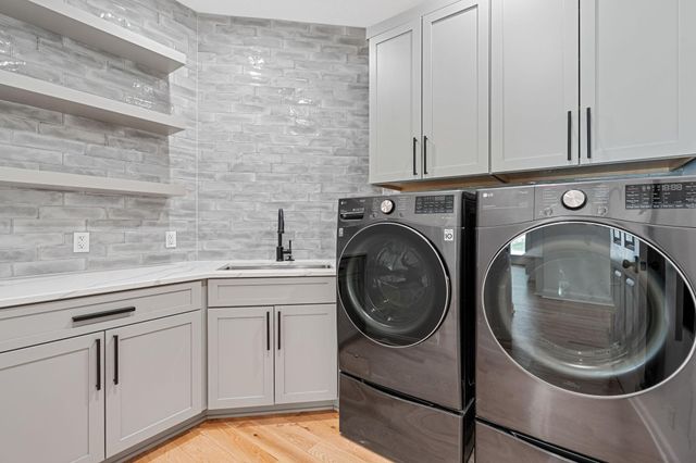 9 Red Forest Way, North Oaks, MN 55127