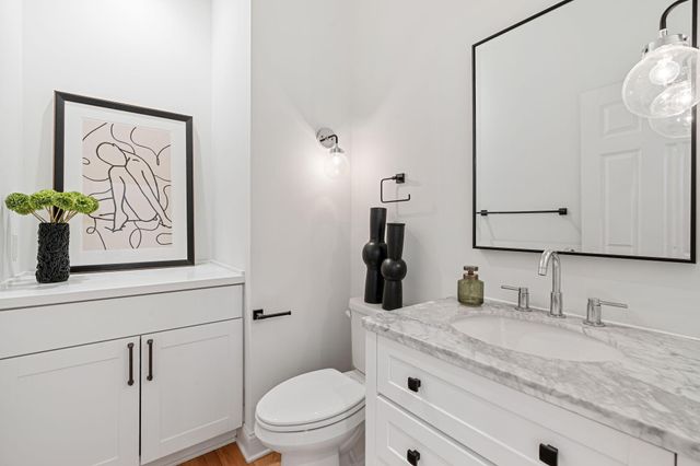 9 Red Forest Way, North Oaks, MN 55127