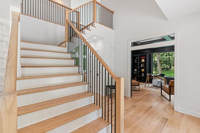 9 Red Forest Way, North Oaks, MN 55127