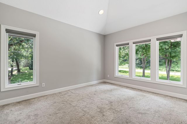 9 Red Forest Way, North Oaks, MN 55127