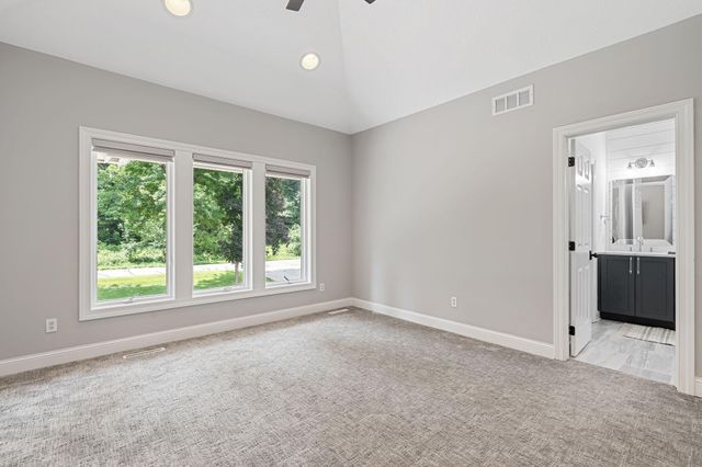 9 Red Forest Way, North Oaks, MN 55127