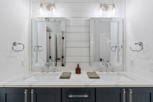 9 Red Forest Way, North Oaks, MN 55127