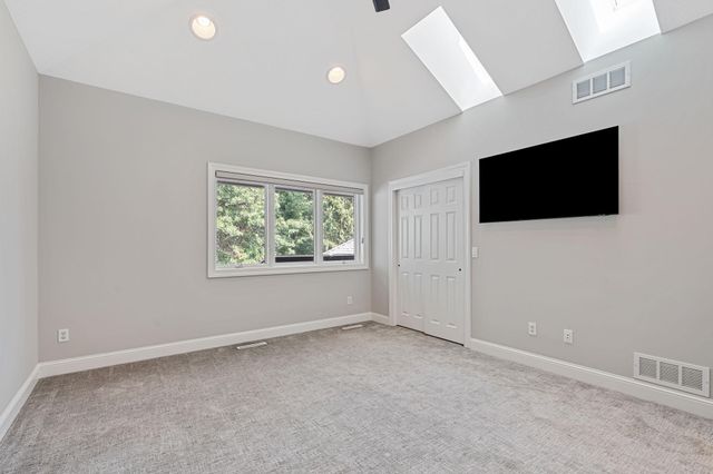 9 Red Forest Way, North Oaks, MN 55127