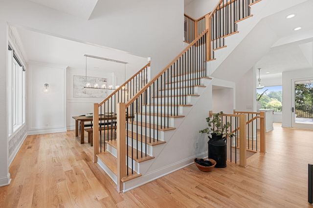 9 Red Forest Way, North Oaks, MN 55127