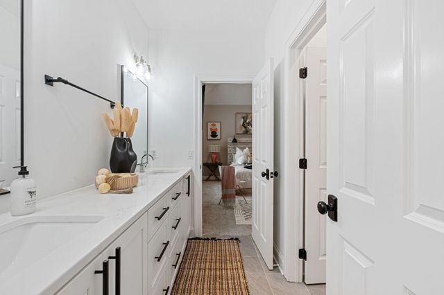 9 Red Forest Way, North Oaks, MN 55127