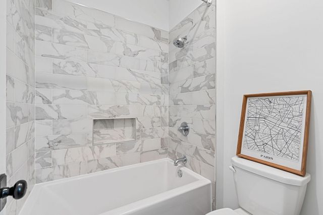 9 Red Forest Way, North Oaks, MN 55127