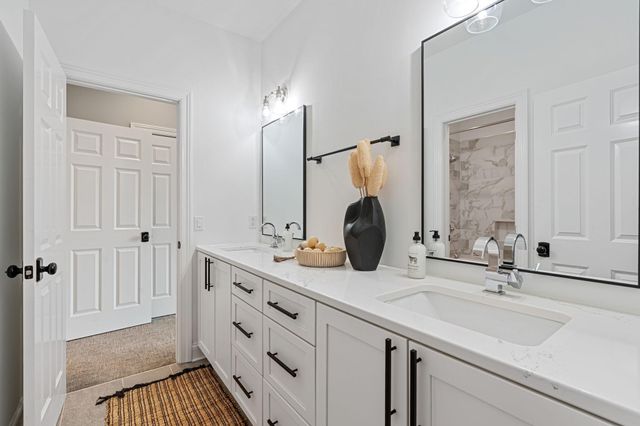 9 Red Forest Way, North Oaks, MN 55127