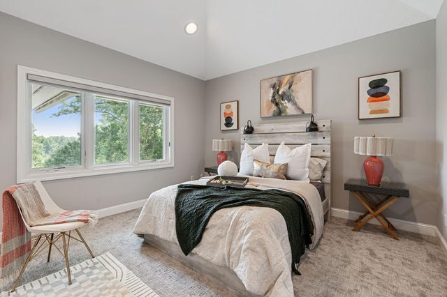 9 Red Forest Way, North Oaks, MN 55127