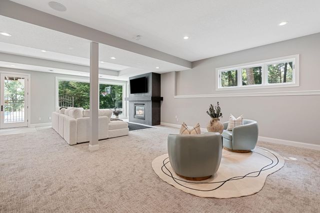 9 Red Forest Way, North Oaks, MN 55127