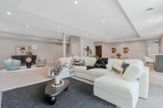 9 Red Forest Way, North Oaks, MN 55127