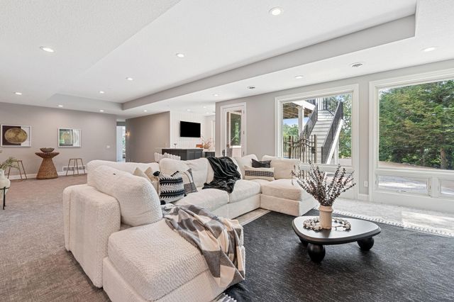 9 Red Forest Way, North Oaks, MN 55127