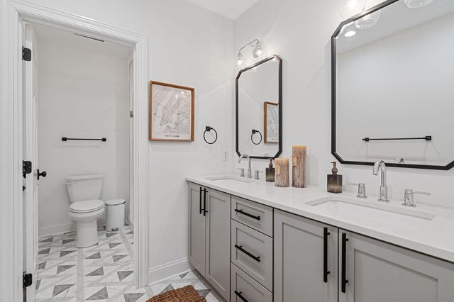 9 Red Forest Way, North Oaks, MN 55127