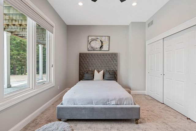 9 Red Forest Way, North Oaks, MN 55127