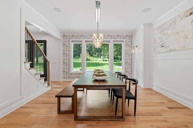 9 Red Forest Way, North Oaks, MN 55127