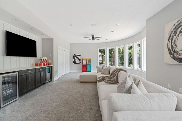 9 Red Forest Way, North Oaks, MN 55127