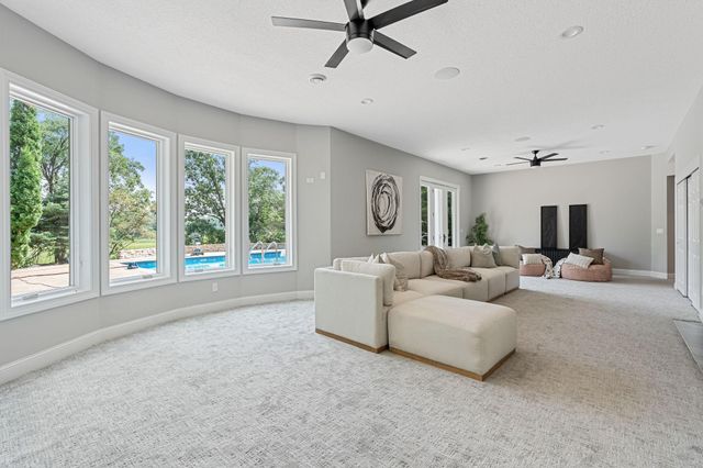 9 Red Forest Way, North Oaks, MN 55127