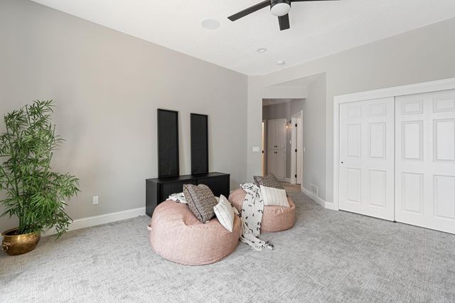 9 Red Forest Way, North Oaks, MN 55127