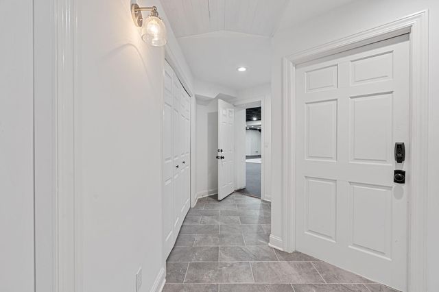 9 Red Forest Way, North Oaks, MN 55127