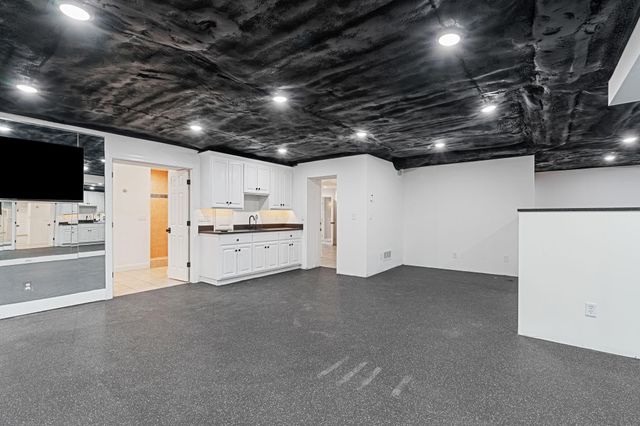 9 Red Forest Way, North Oaks, MN 55127