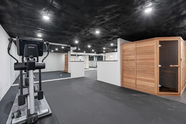 9 Red Forest Way, North Oaks, MN 55127