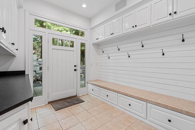 9 Red Forest Way, North Oaks, MN 55127