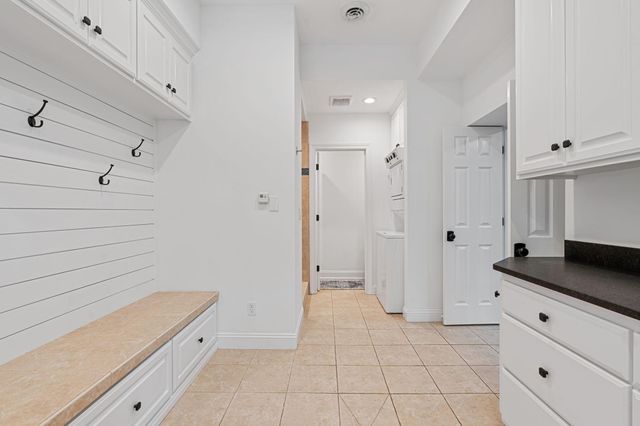 9 Red Forest Way, North Oaks, MN 55127