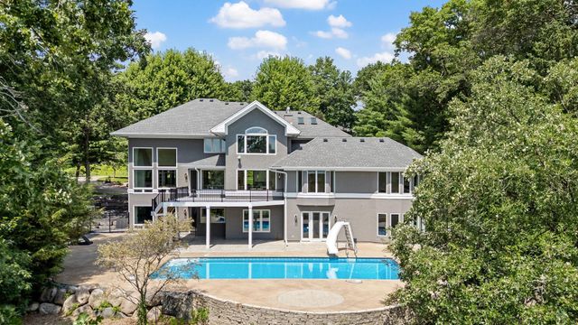 9 Red Forest Way, North Oaks, MN 55127