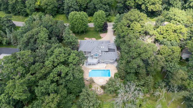 9 Red Forest Way, North Oaks, MN 55127