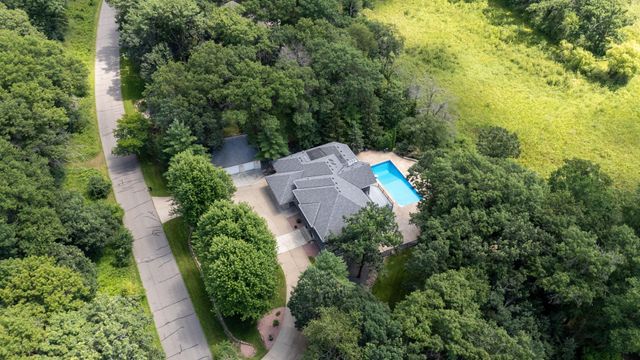 9 Red Forest Way, North Oaks, MN 55127
