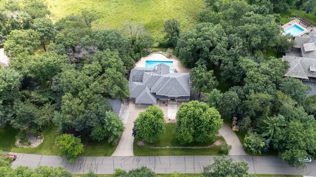 9 Red Forest Way, North Oaks, MN 55127