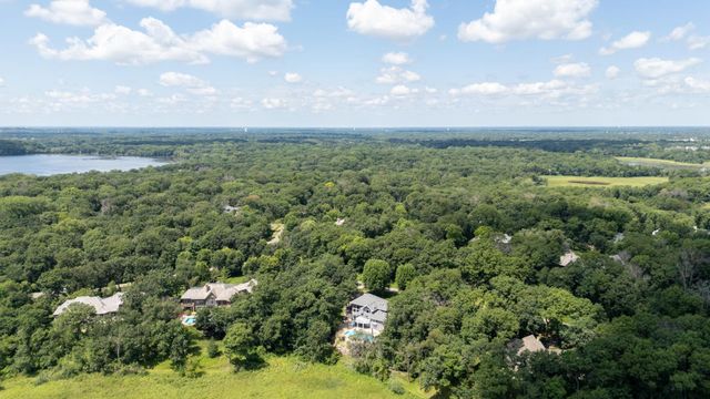 9 Red Forest Way, North Oaks, MN 55127