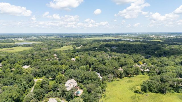 9 Red Forest Way, North Oaks, MN 55127