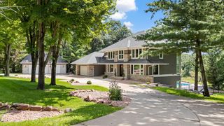 9 Red Forest Way, North Oaks, MN 55127