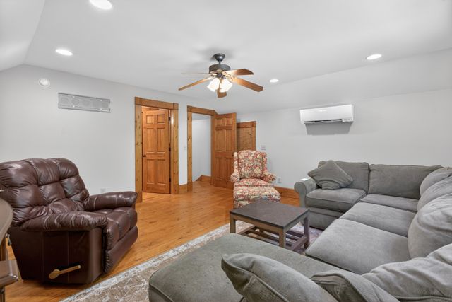 721 Azalea Ct, Monteagle, TN 37356