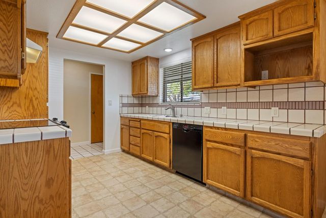 1400 Rosemead Ct, Modesto, CA 95350