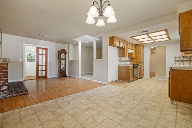 1400 Rosemead Ct, Modesto, CA 95350