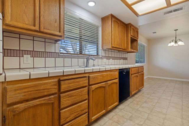 1400 Rosemead Ct, Modesto, CA 95350