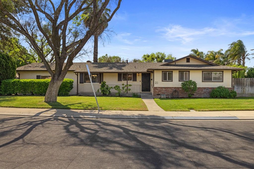 1400 Rosemead Ct, Modesto, CA 95350