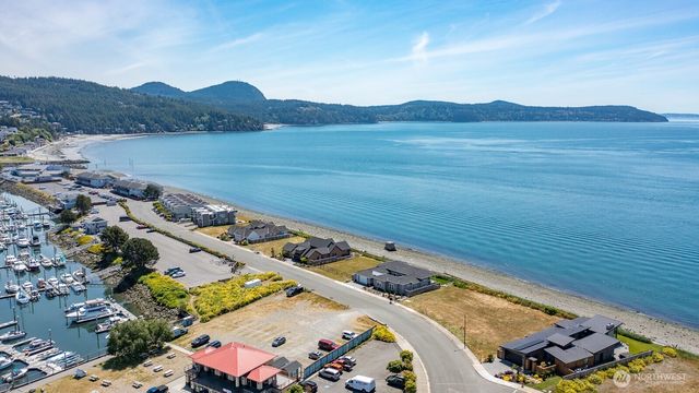 2207 Skyline Way, Anacortes, WA 98221