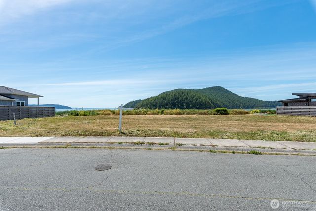 2207 Skyline Way, Anacortes, WA 98221